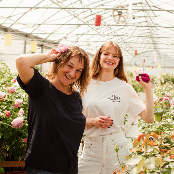 VINTAGE CORNEAL LECTURE IN PEAR ROSES